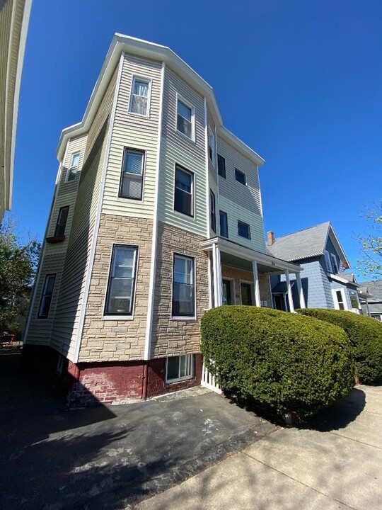 366 Highland Ave in Somerville, MA - Building Photo