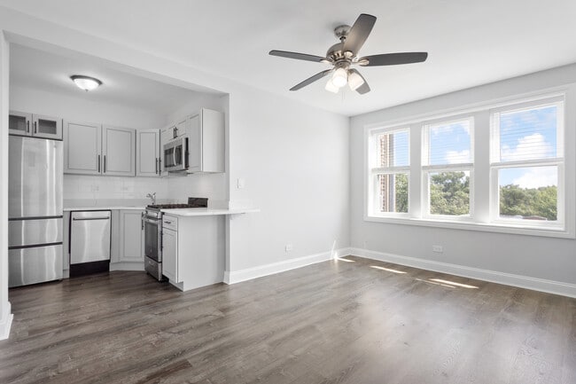 1521 W Sherwin Ave in Chicago, IL - Building Photo - Building Photo