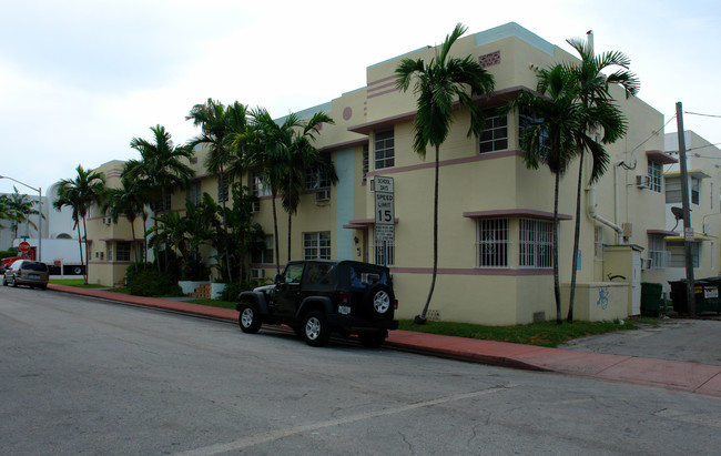 700 14th Pl in Miami Beach, FL - Foto de edificio - Building Photo