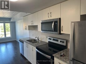 104 Summit Ridge Dr in Guelph, ON - Building Photo