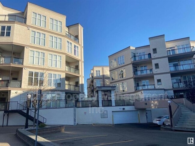 4835-104a 104a St NW in Edmonton, AB - Building Photo - Building Photo