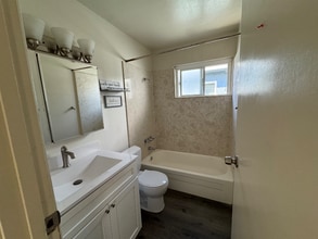 4800 Daisy St, Unit 2 in Oakland, CA - Building Photo - Building Photo