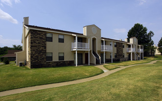 Shady Hollow Apartments