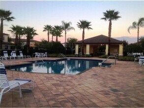 2646 Edgewater Falls Dr in Brandon, FL - Building Photo - Building Photo