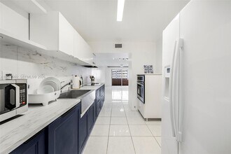18001 N Bay Rd in Sunny Isles Beach, FL - Building Photo - Building Photo