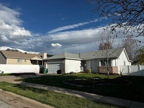 367 Seasons St in Kaysville, UT - Foto de edificio - Building Photo