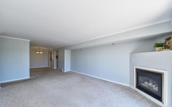 1855 Tall Oaks Dr in Aurora, IL - Foto de edificio - Building Photo