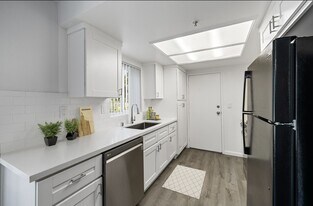 615 N. Juanita Ave in Los Angeles, CA - Building Photo