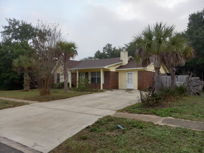 1256 Sanibel Ln in Gulf Breeze, FL - Building Photo - Building Photo