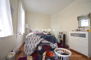 1247 Beacon St, Unit 3 in Brookline, MA - Foto de edificio - Building Photo