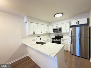 203 Jonathan Dr in North Wales, PA - Building Photo - Building Photo