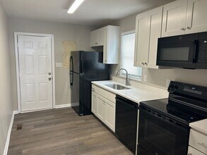 2326 Waterbury St in Winston-Salem, NC - Building Photo - Building Photo