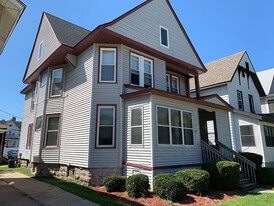 207 W 6th St in Winona, MN - Building Photo