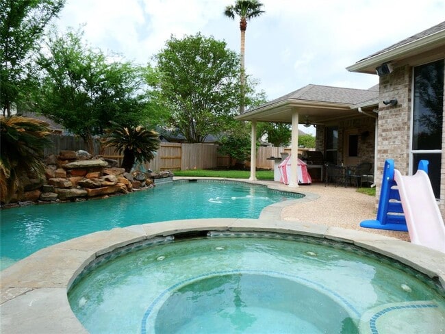 property at 3106 Rainbow Ct