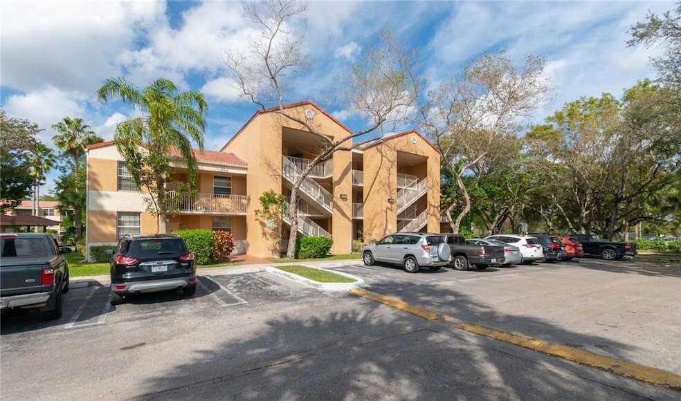 8240 NW 24th St in Coral Springs, FL - Building Photo