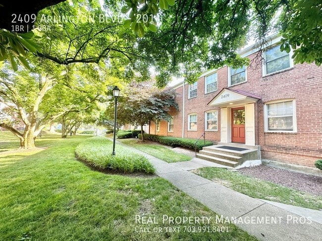 property at 2409 Arlington Blvd