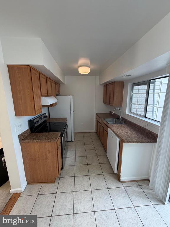 332 Lancaster Square in Sterling, VA - Building Photo - Building Photo