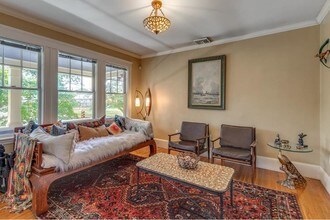 35 2nd St, Unit 1 in Medford, MA - Foto de edificio - Building Photo