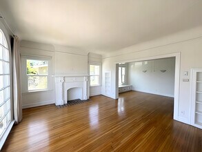 25 Falcon Ave, Unit B in Long Beach, CA - Building Photo - Building Photo
