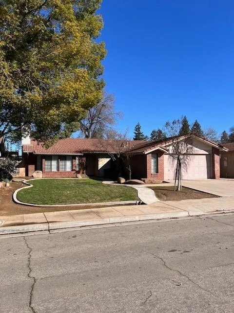4150 W Menlo Ave
