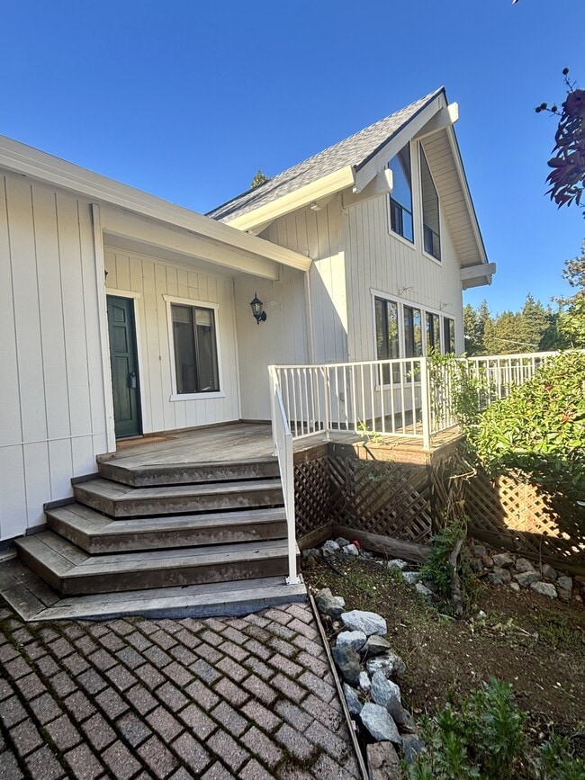 16754 Aileen Way in Grass Valley, CA - Building Photo - Building Photo