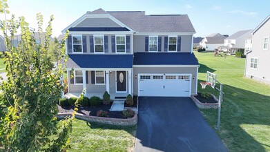 11921 Warbler Wy in Plain City, OH - Building Photo - Building Photo