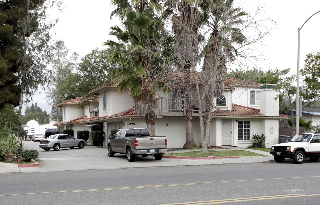 1025 N Escondido Blvd in Escondido, CA - Building Photo