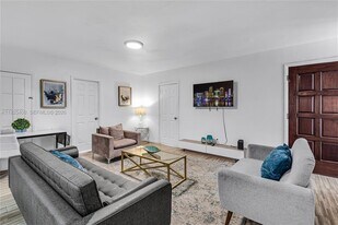 977 SW 10th St in Miami, FL - Building Photo