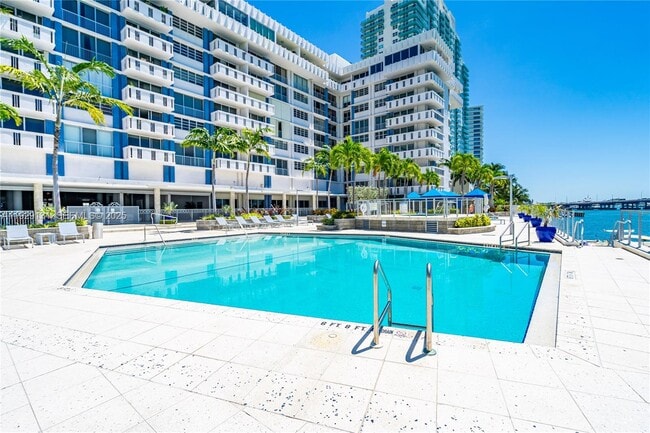 800 West Ave in Miami Beach, FL - Building Photo - Building Photo