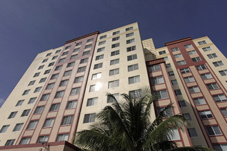 Brisas Del Mar Apartments in Miami, FL - Foto de edificio - Building Photo