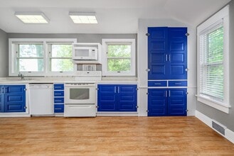 5026 Lake Mendota Dr in Madison, WI - Building Photo - Building Photo