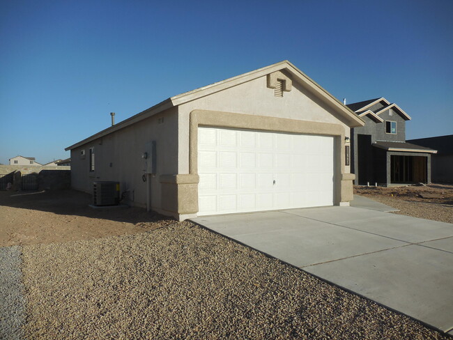11605 Flor Cedro in Socorro, TX - Building Photo - Building Photo
