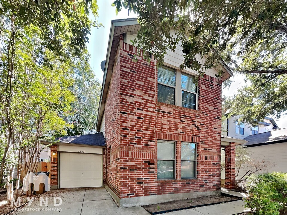 6905 Doyal Dr in Austin, TX - Building Photo
