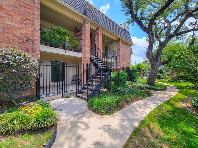 property at 1601 S Shepherd Dr