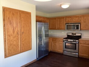 1305 Bassett Dr in Joliet, IL - Building Photo - Building Photo