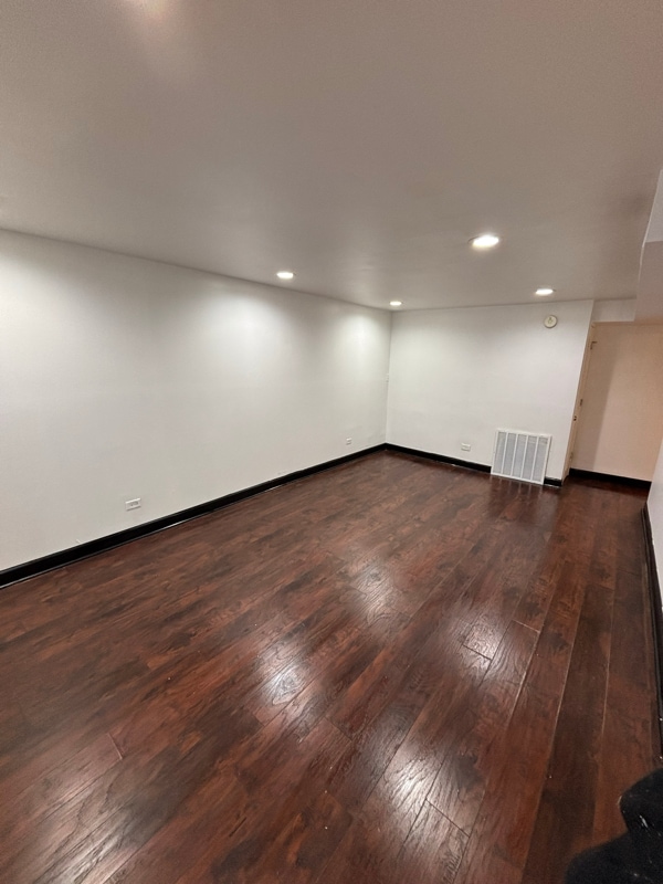 13816 S Wentworth Ave in Riverdale, IL - Foto de edificio - Building Photo