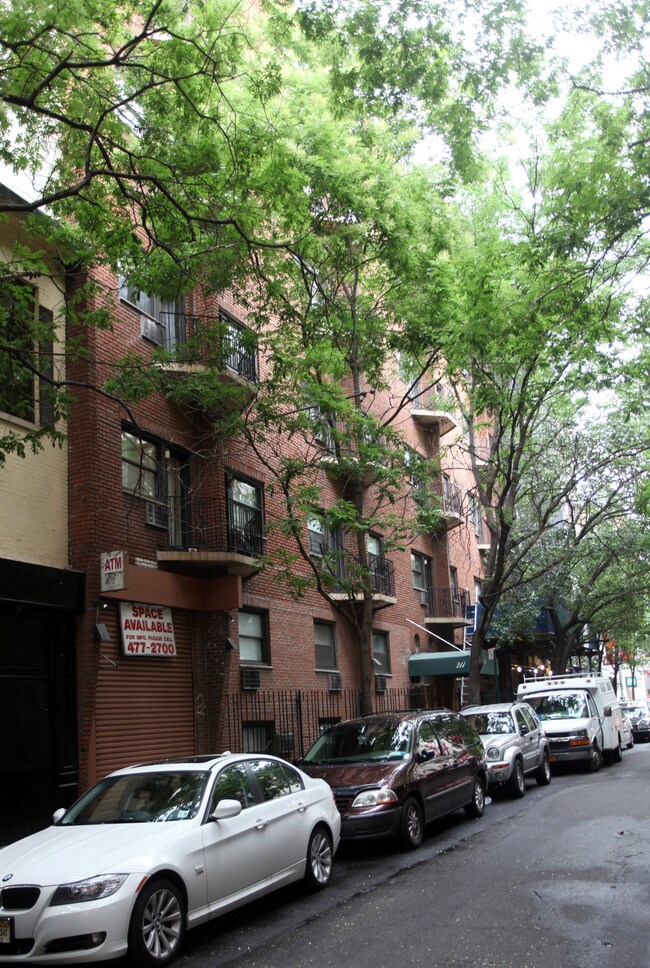 211 Thompson St in New York, NY - Foto de edificio - Building Photo