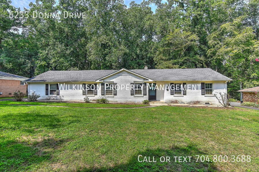 6233 Donna Dr in Charlotte, NC - Building Photo