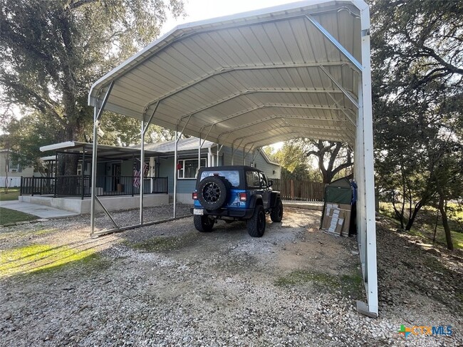 131 Oak Springs Dr in Canyon Lake, TX - Building Photo - Building Photo