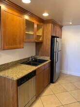 208 Woodland Pkwy in San Marcos, CA - Foto de edificio - Building Photo