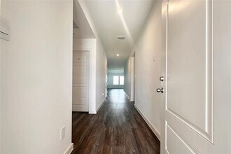 8418 Kokernot Ln in Rosharon, TX - Building Photo - Building Photo