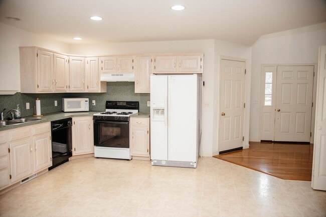 32 Gantz Meadows in Mount Joy, PA - Building Photo - Building Photo