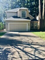 17635 Hill Way in Lake Oswego, OR - Building Photo