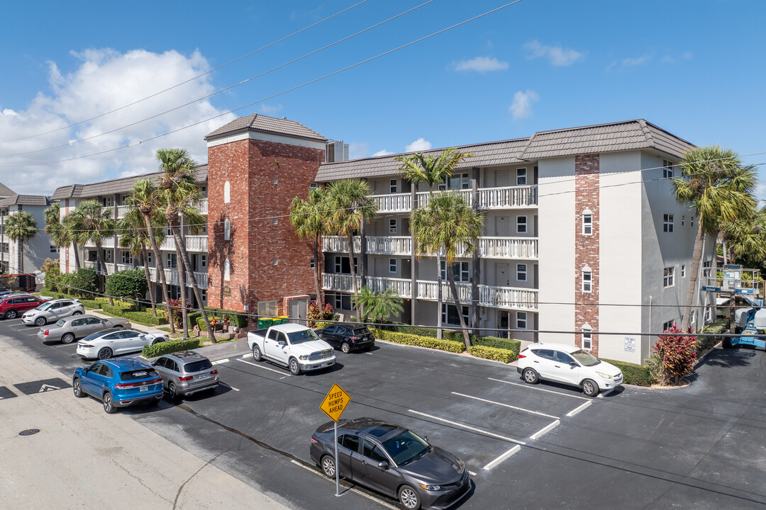 Heritage Landings in Fort Lauderdale, FL - Building Photo