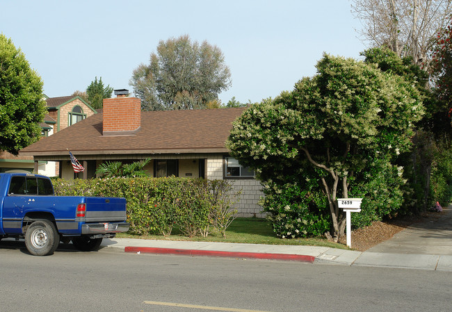 2653 Elden Ave in Costa Mesa, CA - Foto de edificio - Building Photo