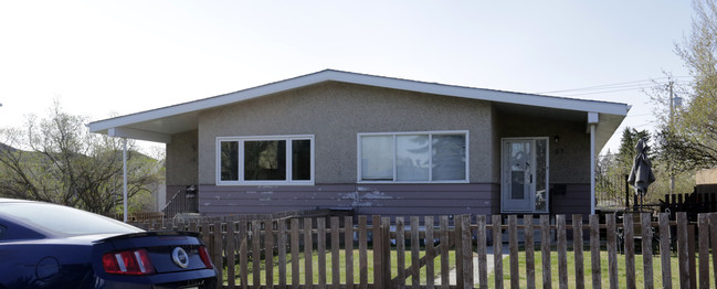 105 38a Ave SW in Calgary, AB - Building Photo - Building Photo