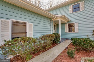 12225 Tall Pines Ct in Fairfax, VA - Building Photo - Building Photo