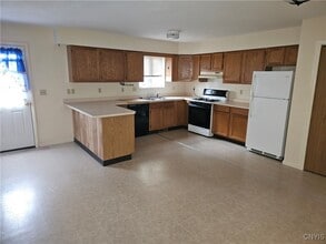 290 Duer St in Oswego, NY - Building Photo - Building Photo