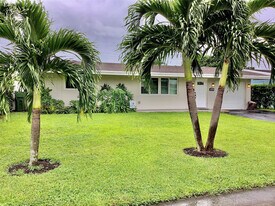 8260 NW 11th Ct in Pembroke Pines, FL - Building Photo