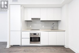 4015 The Exchange in Mississauga, ON - Building Photo - Building Photo